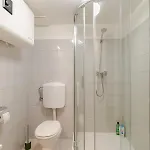 V Apartament *