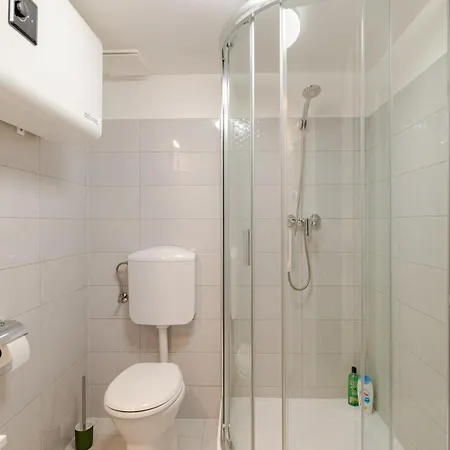 V Apartment *